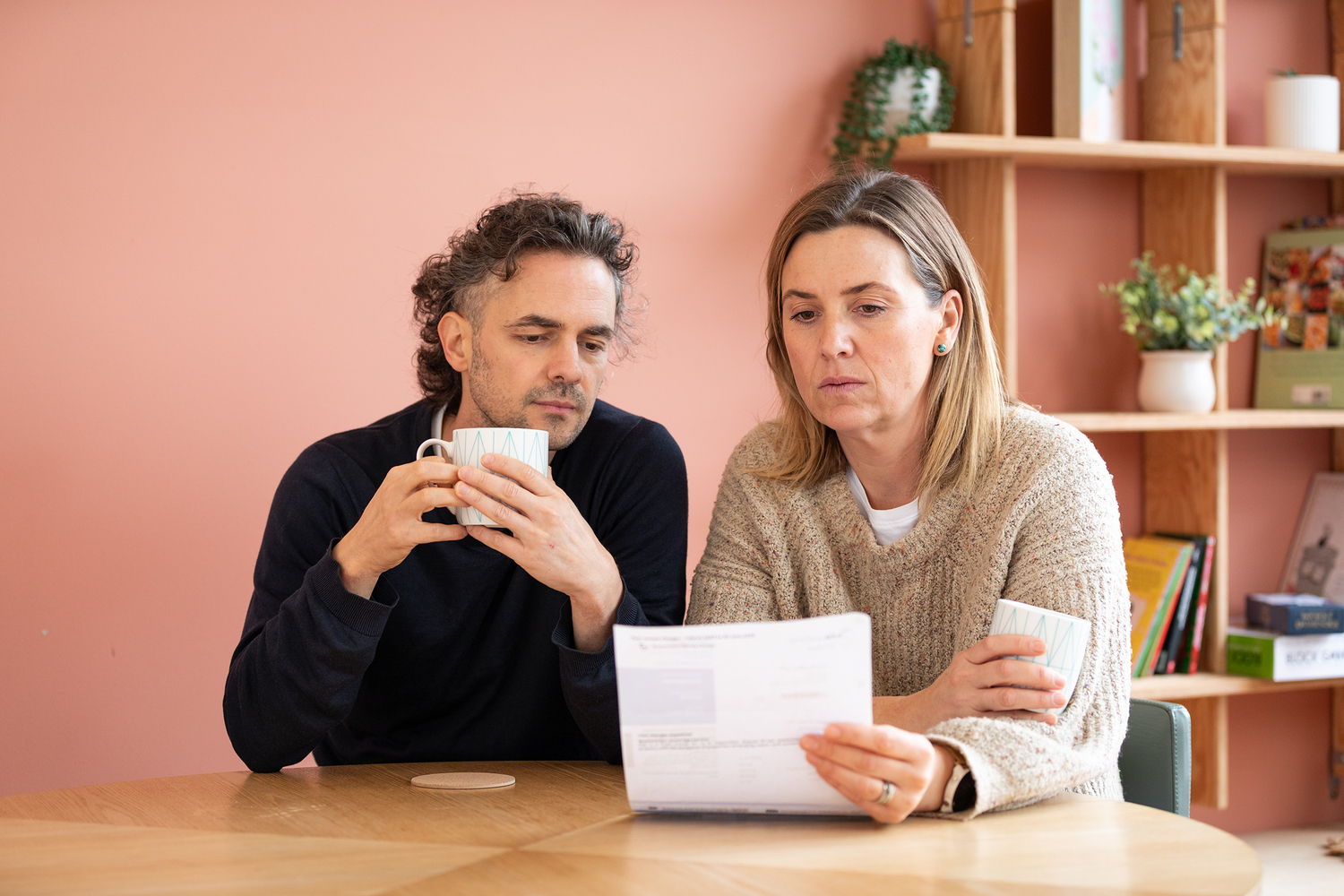 Cup, Conversation, Person, Adult, Female, Woman, Male, Man, Face, Head