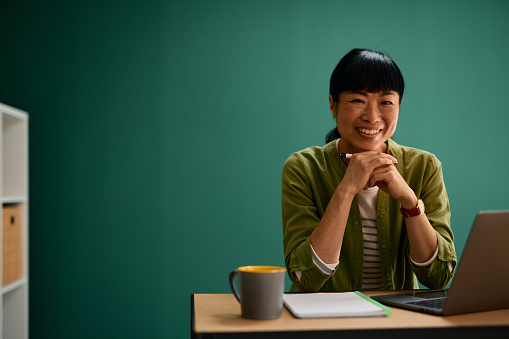 Cup, Person, Laptop, Pc, Head, Face, Formal Wear, Tie, Furniture, Table