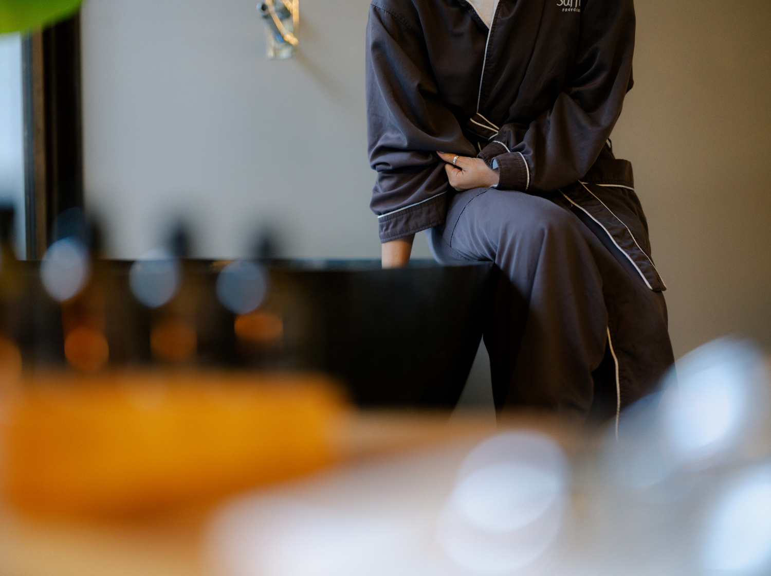 Coat, Long Sleeve, Jacket, Finger, Person, Adult, Male, Man, Pants, Flooring