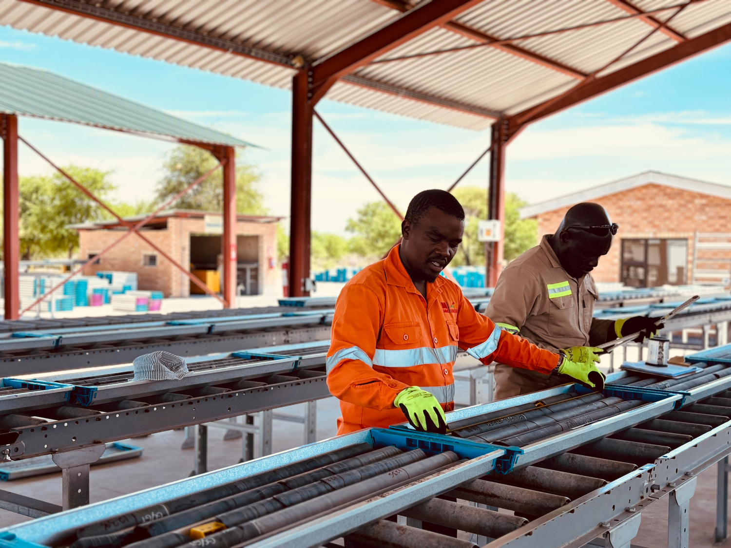 Person, Worker, Clothing, Glove, Adult, Male, Man, Accessories, Glasses