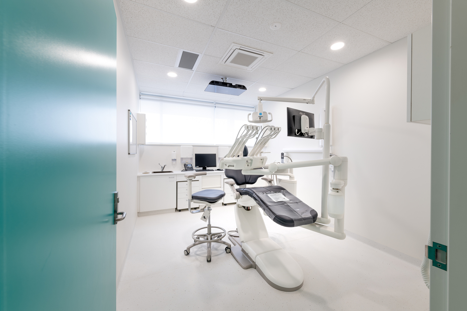 Clinic, Building, Hospital, Operating Theatre, Chair, Furniture, Monitor, Sink, Medical Procedure, Sink Faucet