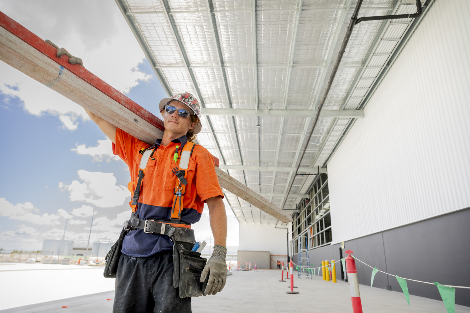 Person, Worker, Clothing, Glove, Accessories, Bag, Handbag, Hardhat, Helmet, Glasses
