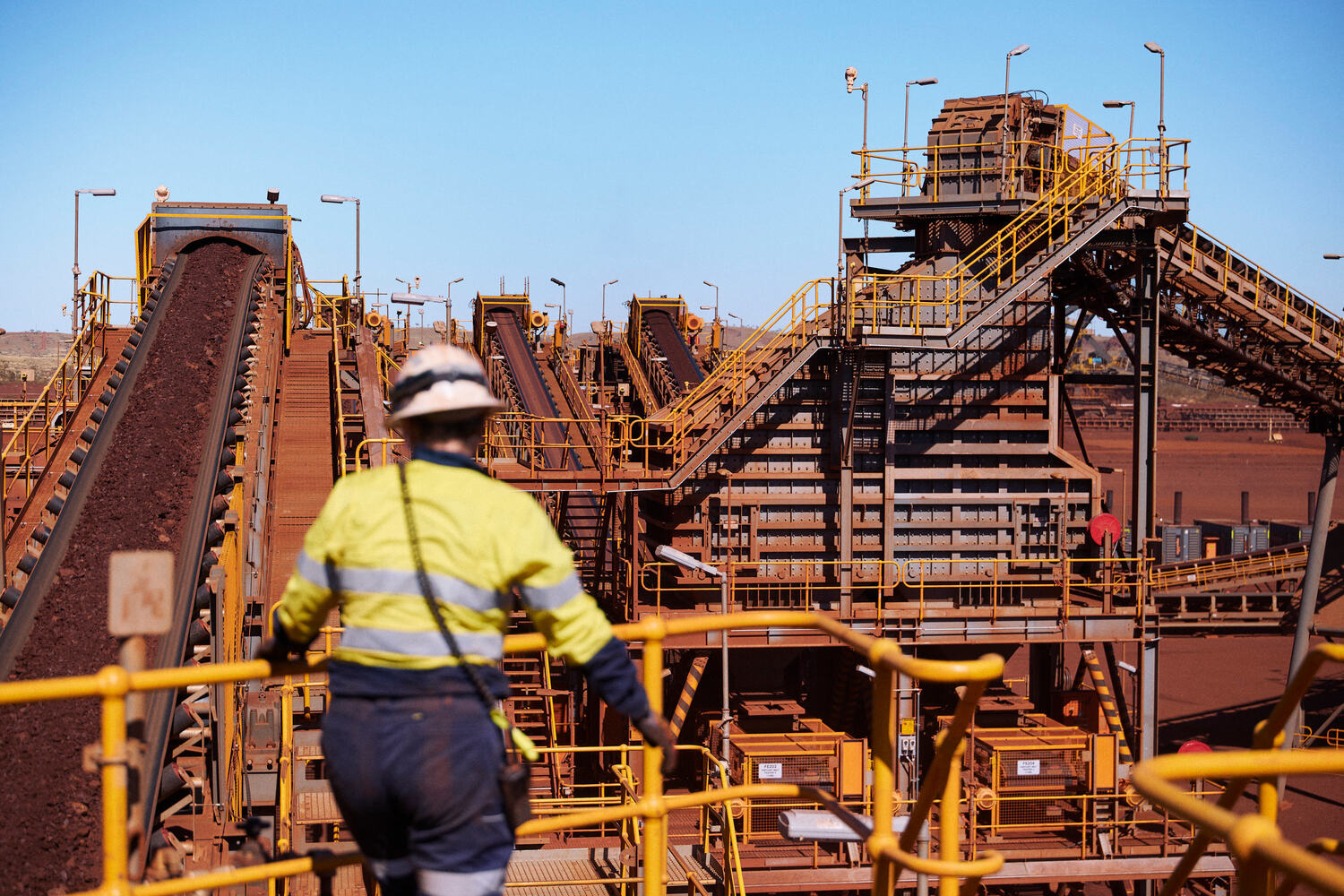 Person, Worker, Adult, Male, Man, Helmet, Handbag, Glove, Hardhat, Construction