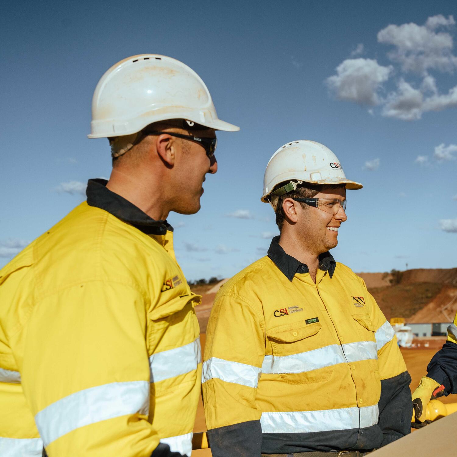 Person, Worker, Hardhat, Helmet, Adult, Male, Man, Glove, Face, Glasses