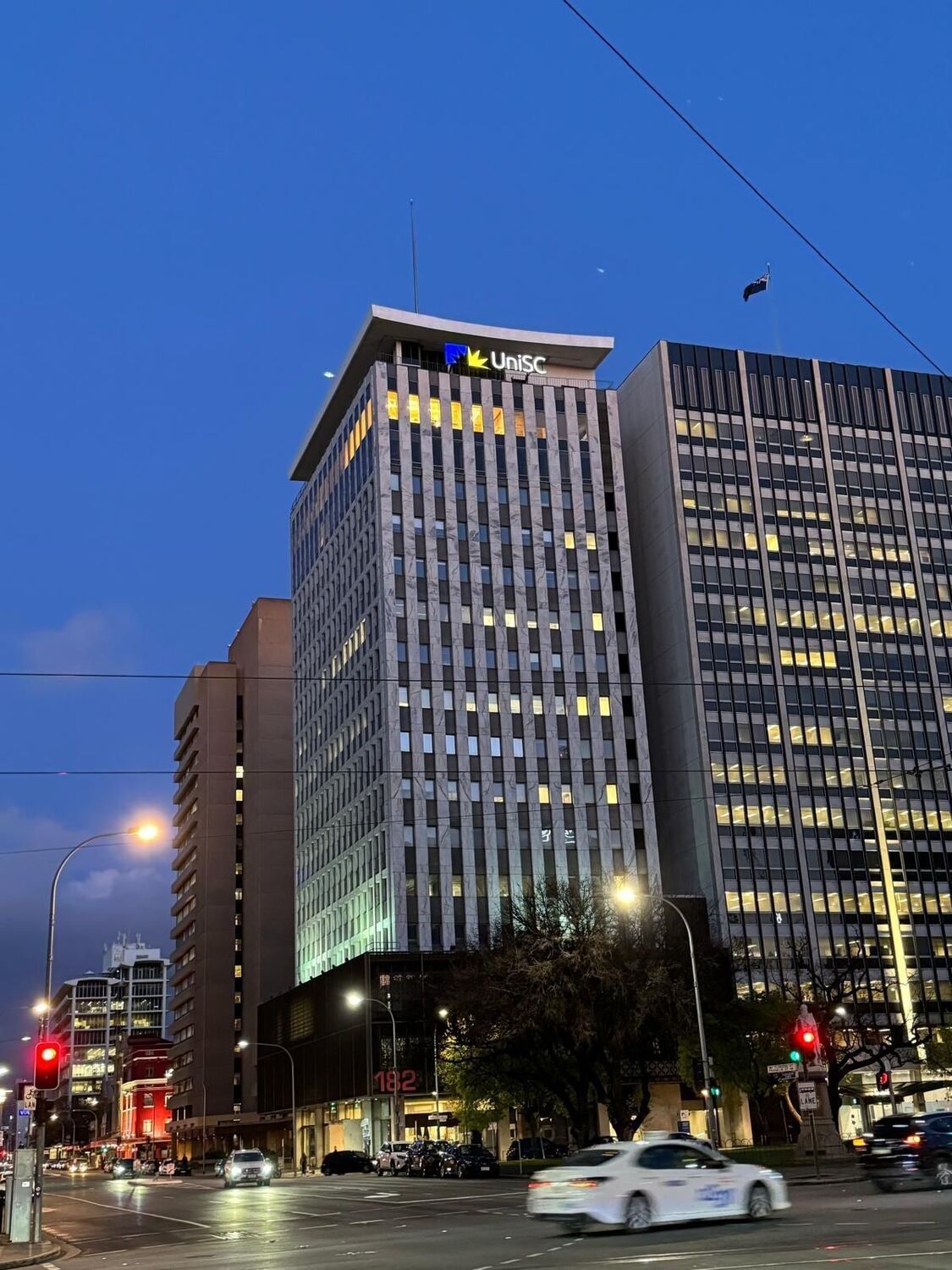 City, Office Building, Urban, Cityscape, High Rise, Traffic Light, Apartment Building, Downtown, Car, Condo