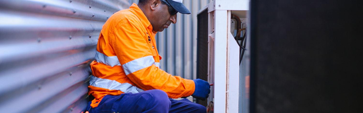 Person, Worker, Adult, Male, Man, Clothing, Glove, Glasses, Face, Hat