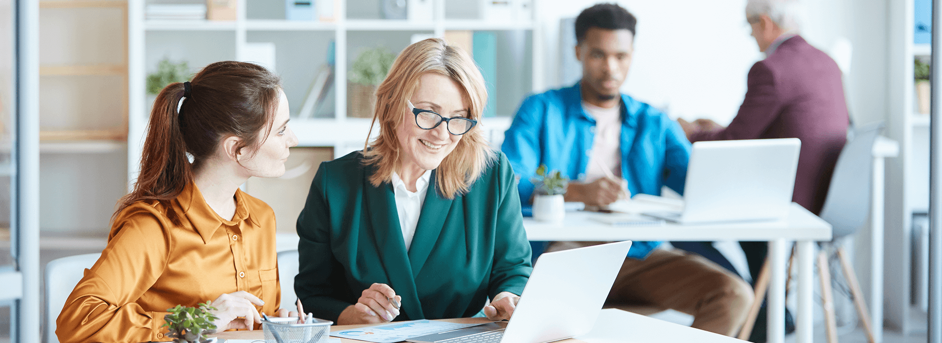 Adult, Female, Person, Woman, Male, Man, Laptop, Conversation, Face, Coat