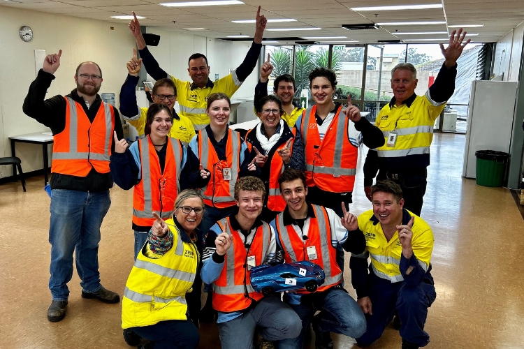 People, Person, Groupshot, Adult, Male, Man, Worker, Female, Woman, Pants